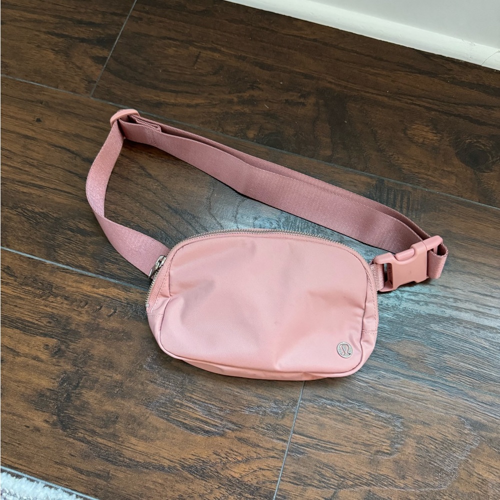Lululemon Everywhere Belt Bag
